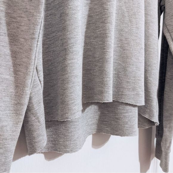 Aritzia BABATON cropped long sleeve grey size Small cropped sweatshirt @M - Picture 2 of 5